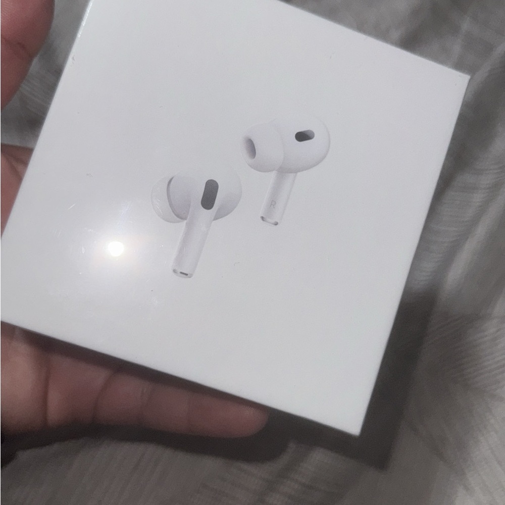 Apple AirPods Pro with MagSafe Charging Case